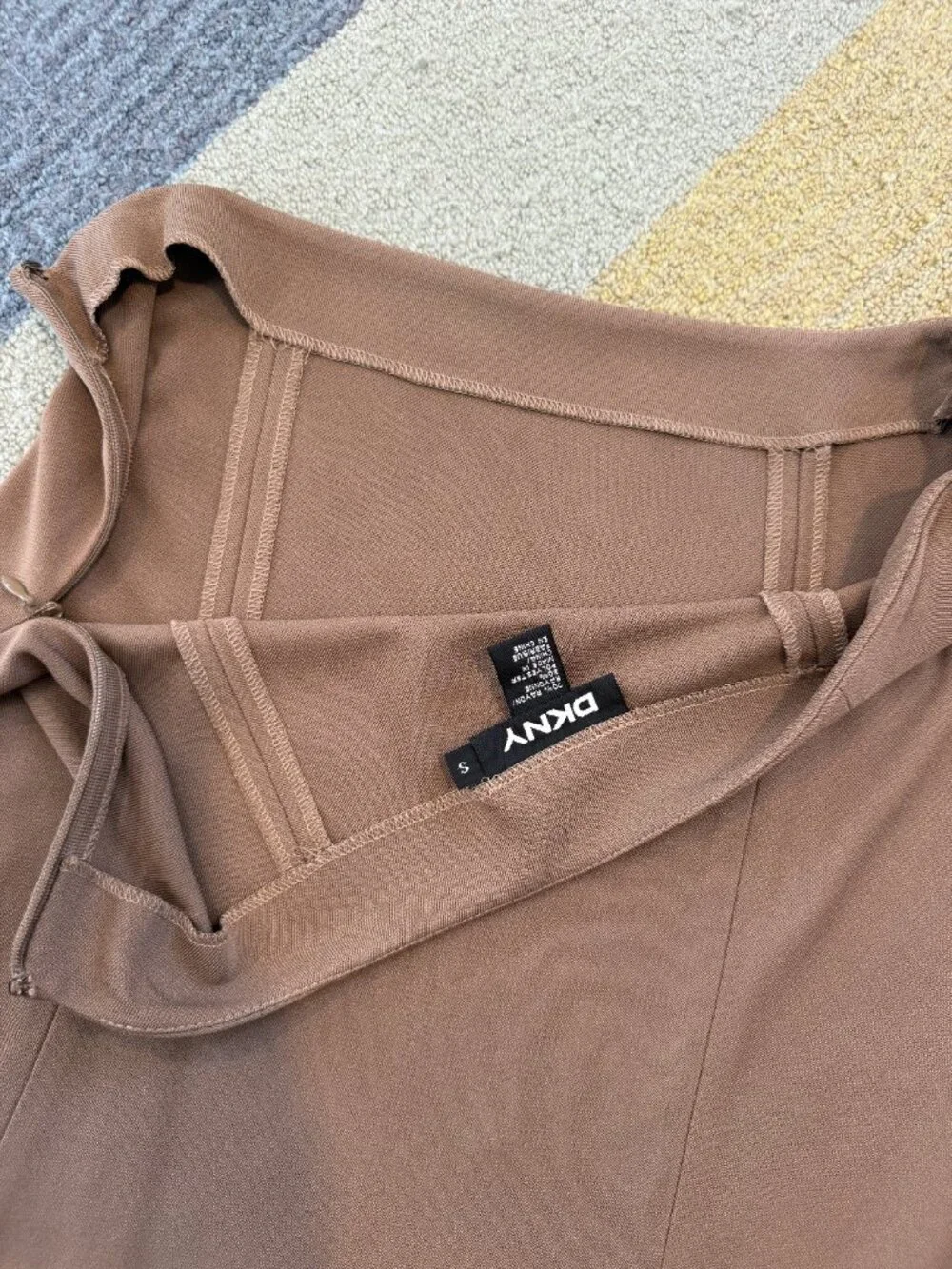 DKNY Brown Taupe Ruffle Hem Skirt Size Small Side Zip